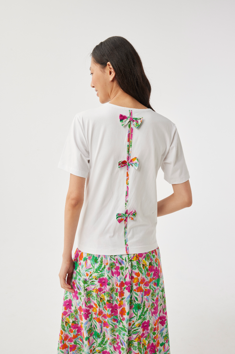 White T-Shirt With Floral Print Pocket & Floral Print Bows on Back
