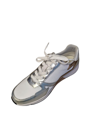 White & Silver Runner With Gold Detailing