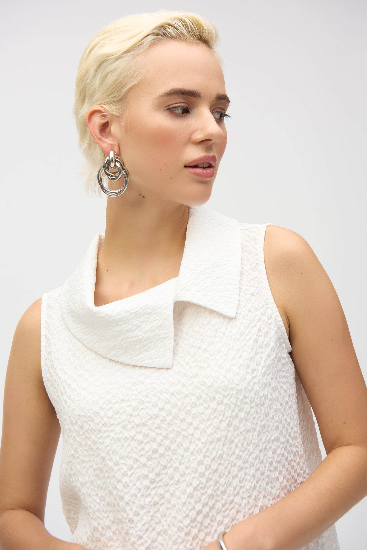 Joseph Ribkoff White Seersucker Sleeveless Straight Top