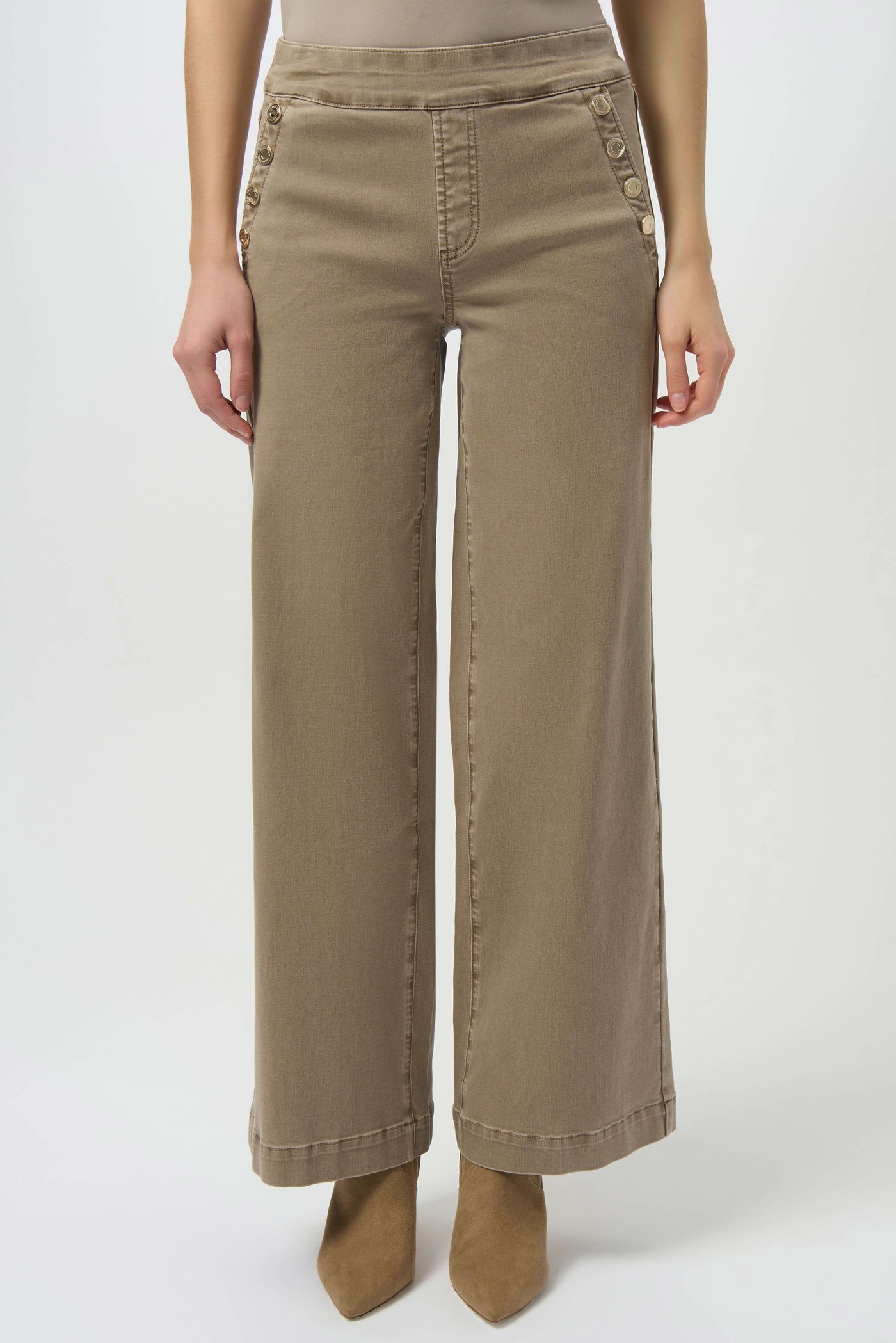 Classic Wide Leg Pull-On Jeans Fawn
