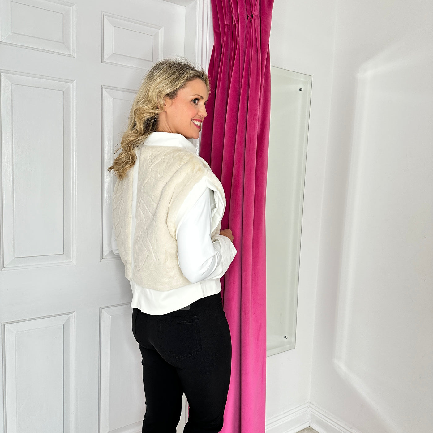 Off White Gilet With Faux Fur Detailing
