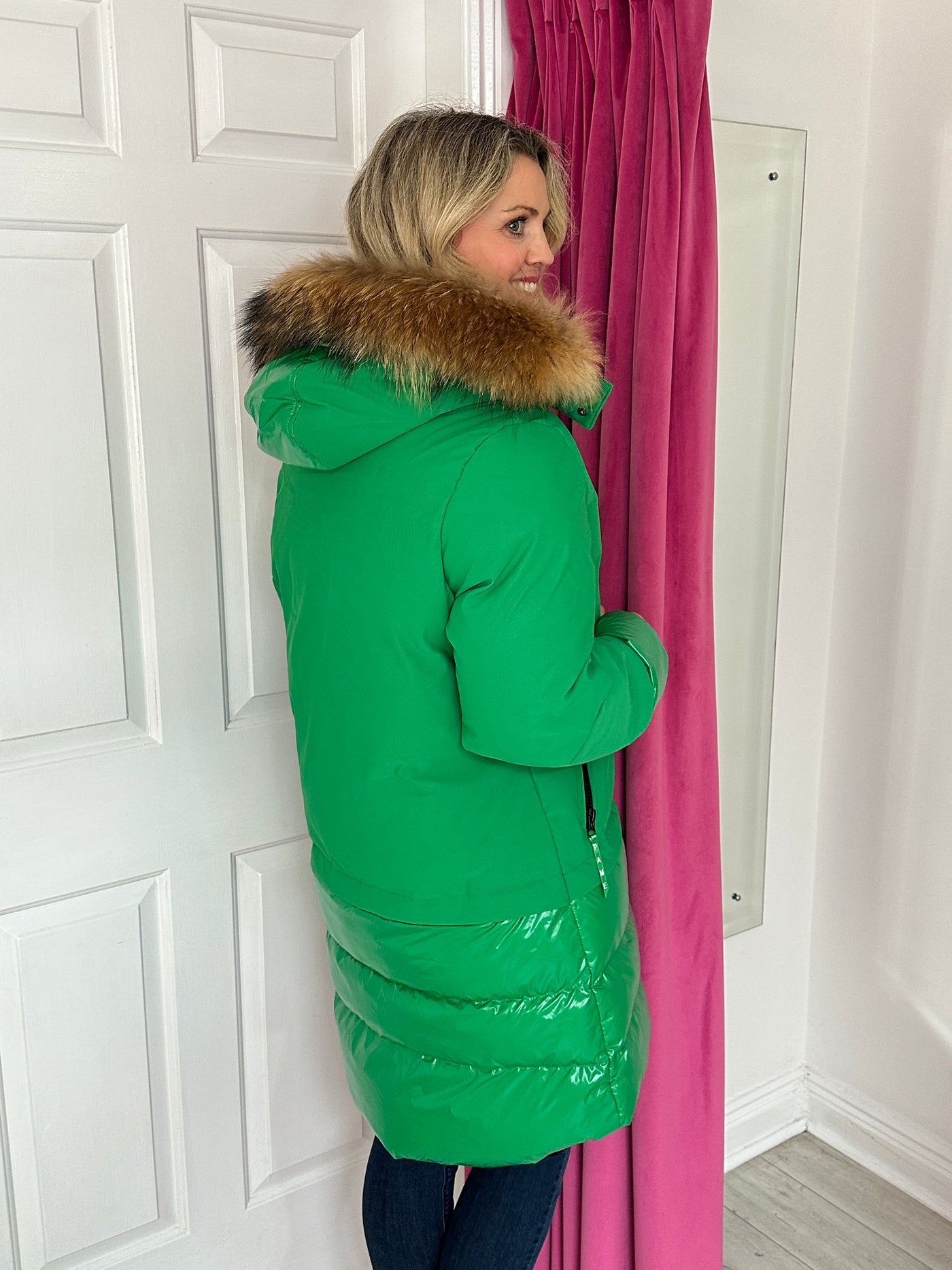 Green Puffer Jacket with Faux Fur Hood and Front Pockets