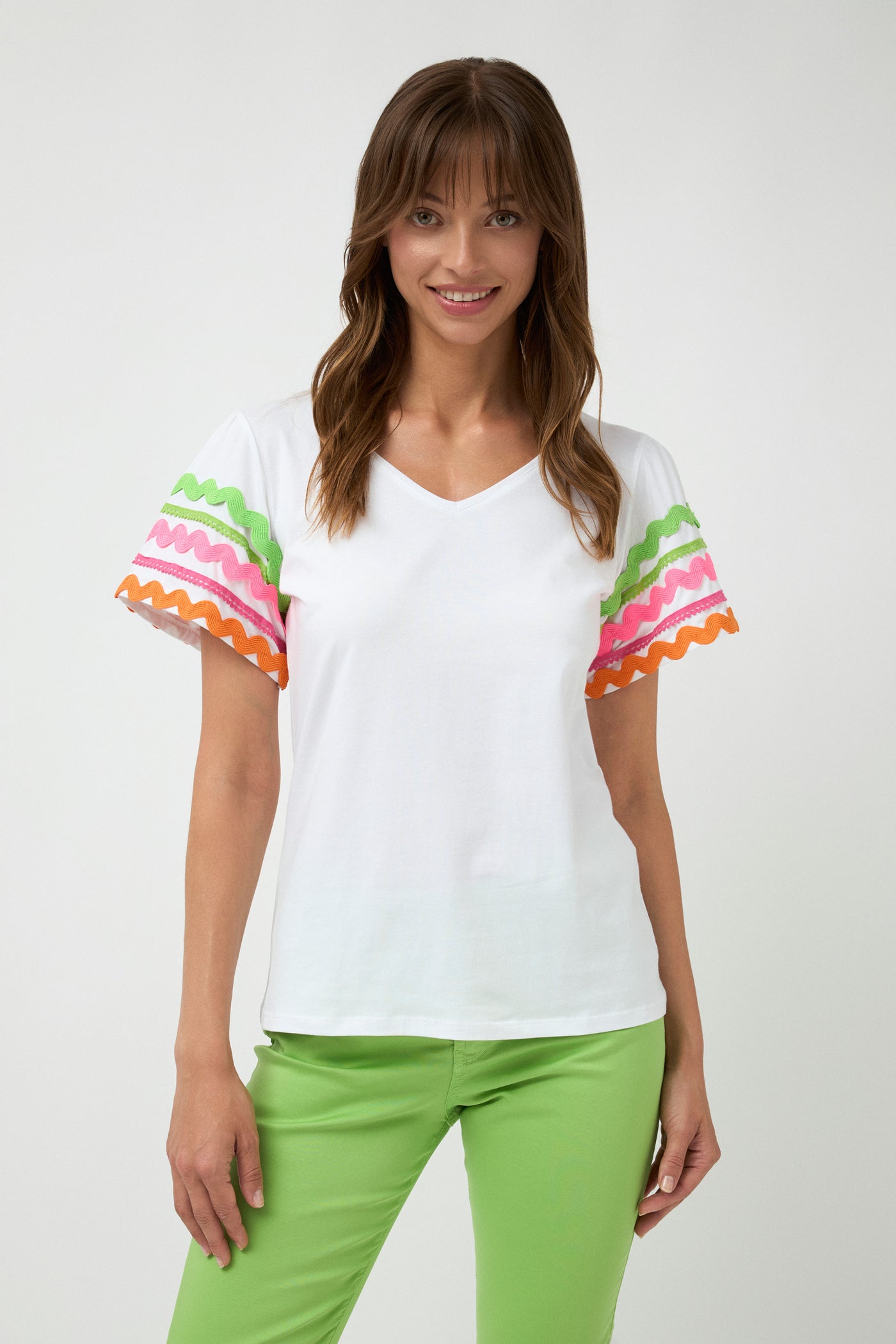 'Quiros' White T-Shirt with Multi Coloured Zig Zag Print