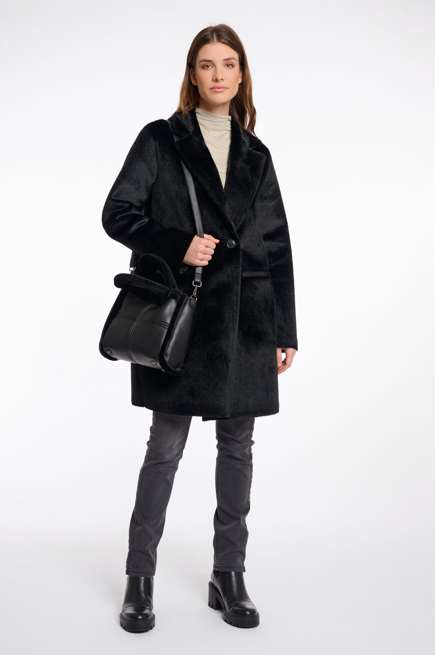 Jasha Black Handbag With Faux Fur and Long Strap