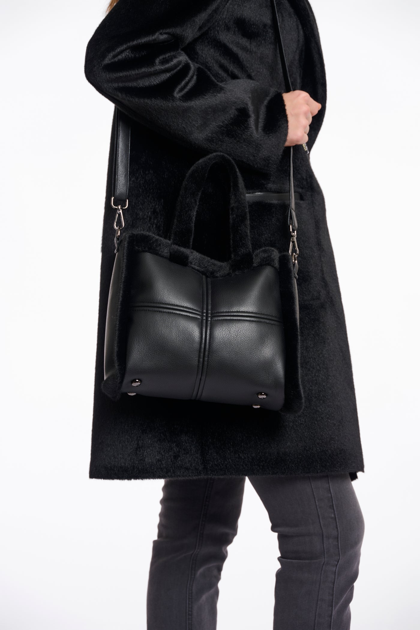 Jasha Black Handbag With Faux Fur and Long Strap