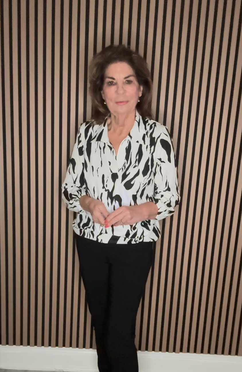 Black/White V-Neck Top With Grandfather Collar