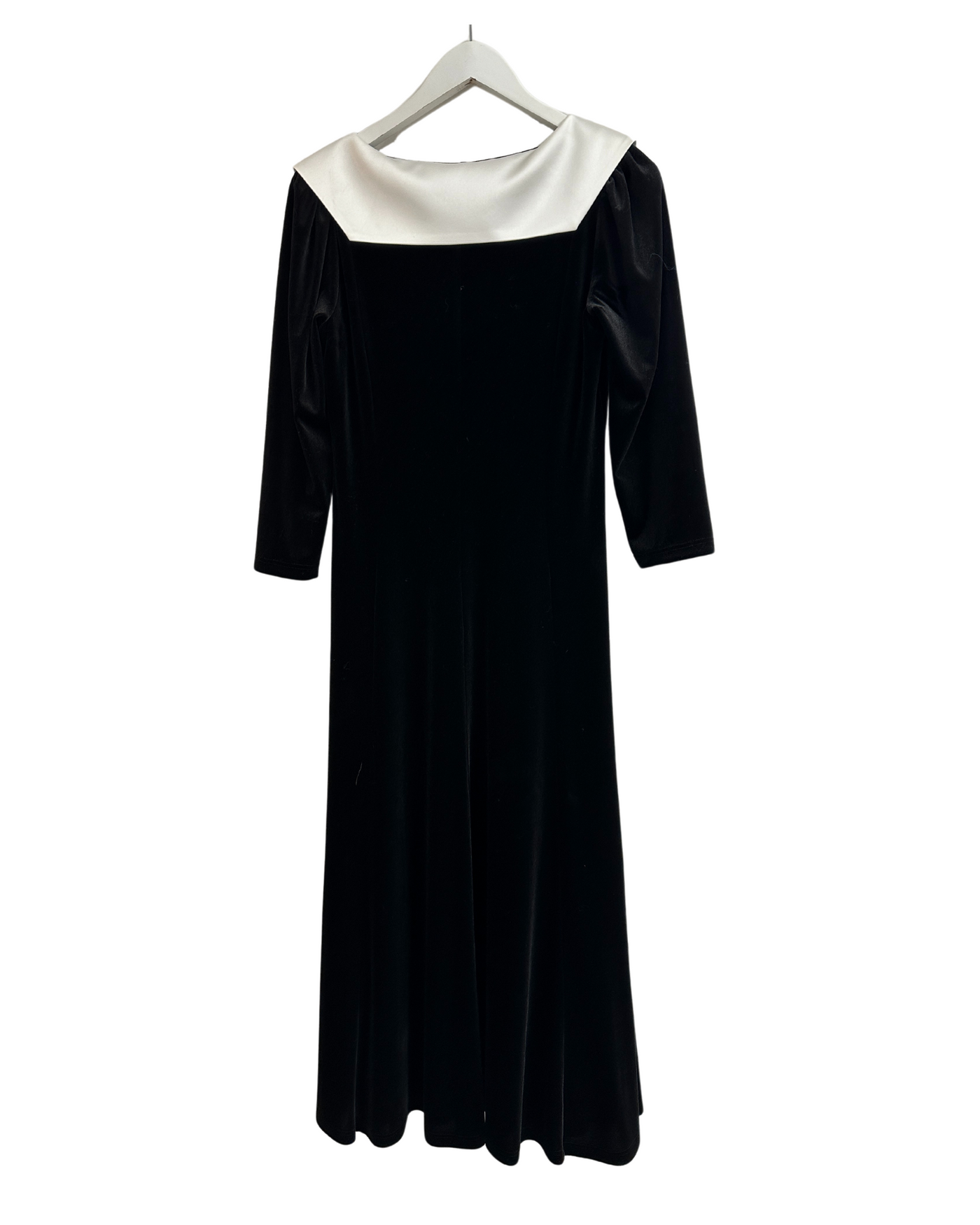 Black Velvet Dress With Satin Vanilla Collar La Creme Boutique Black Velvet Dress With Satin Vanilla Collar La Creme Boutique