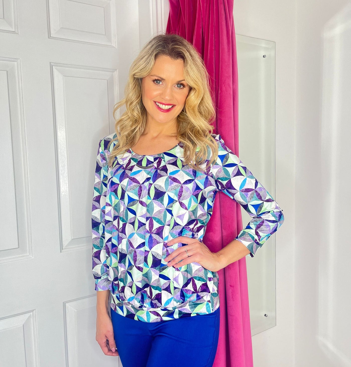 Multicolor Geometric Print Round Neck Top With Clasp Detail