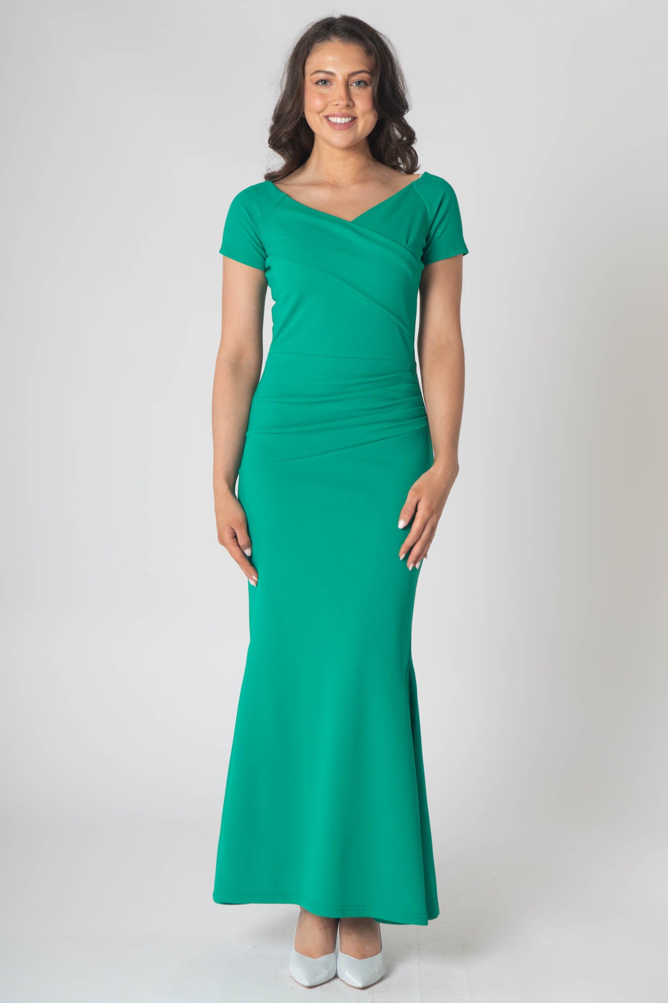 Brodie Maxi Dress With Short Sleeves & Ruching On Waist - Green