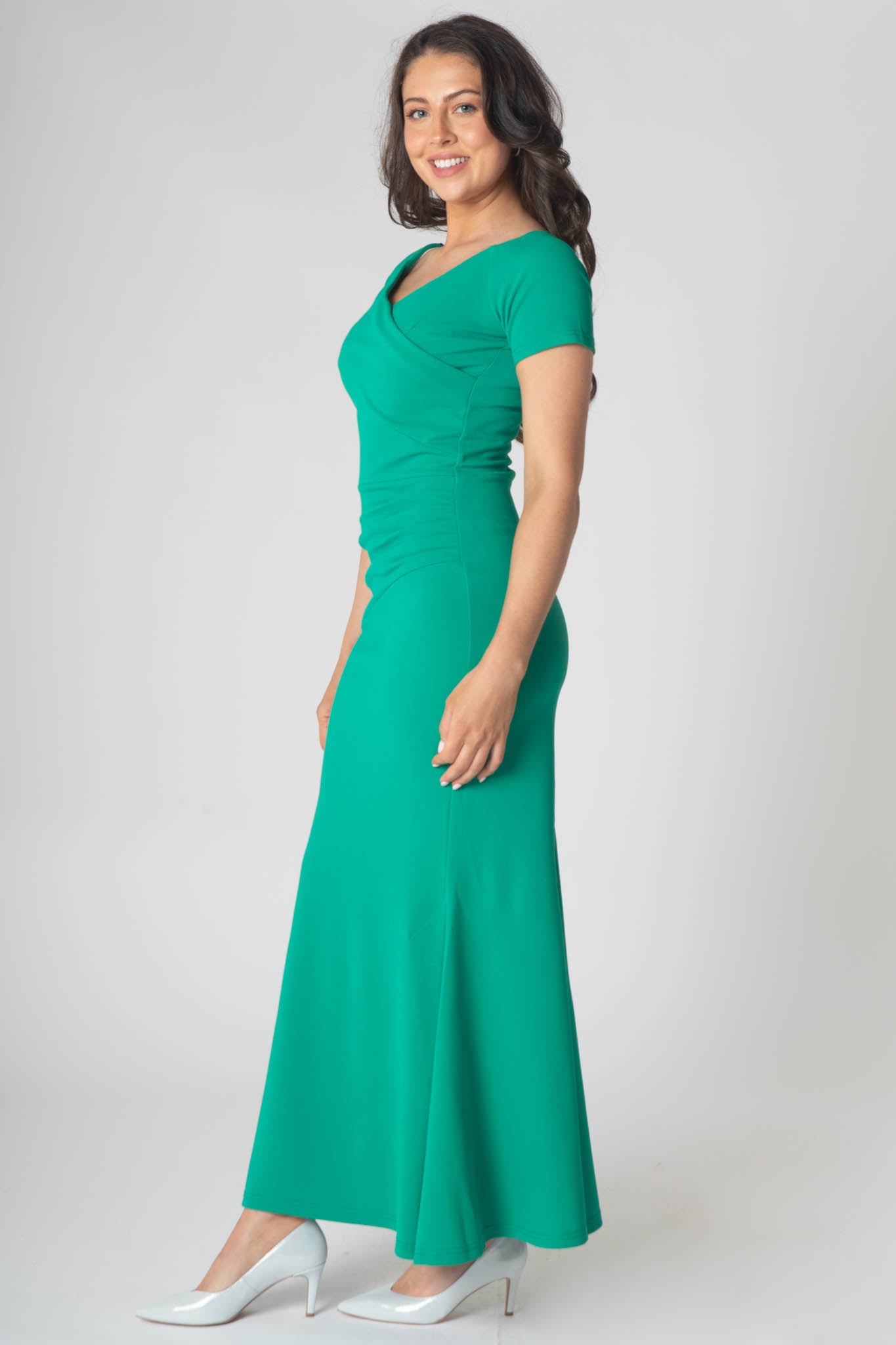 Brodie Maxi Dress With Short Sleeves & Ruching On Waist - Green