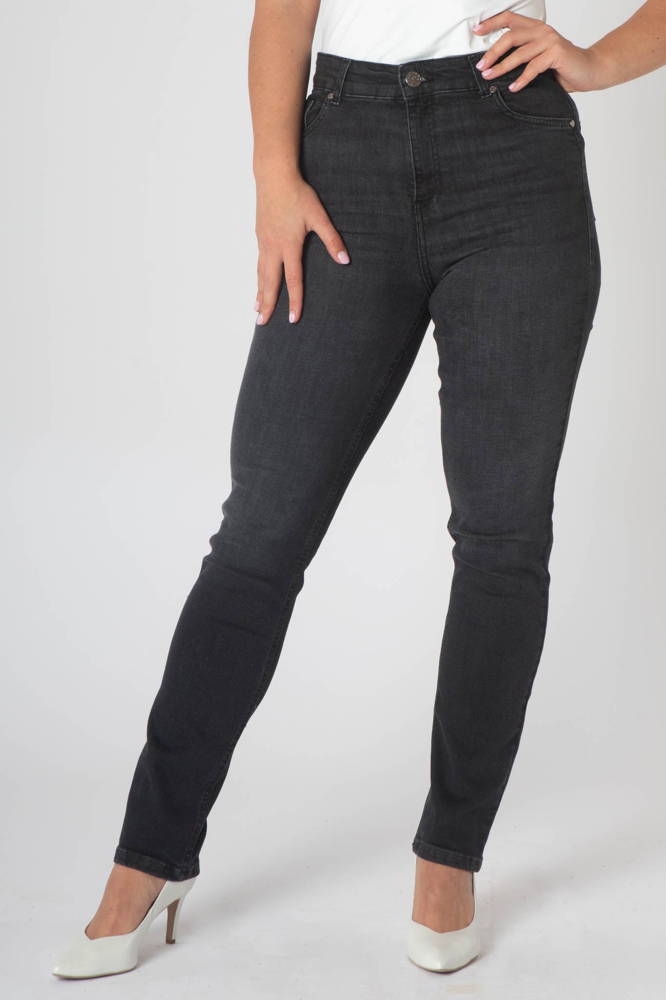 Sakura Regular Jeans - Black Denim