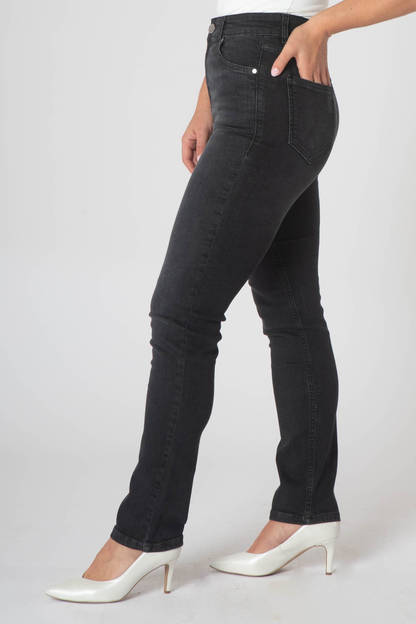 Sakura Regular Jeans - Black Denim