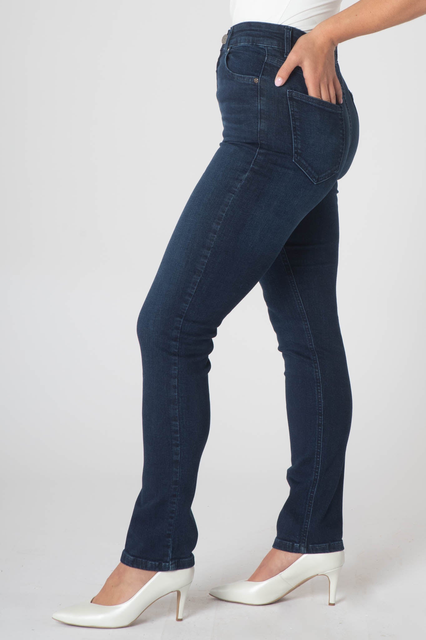Sakura Regular Jeans - Dark Wash