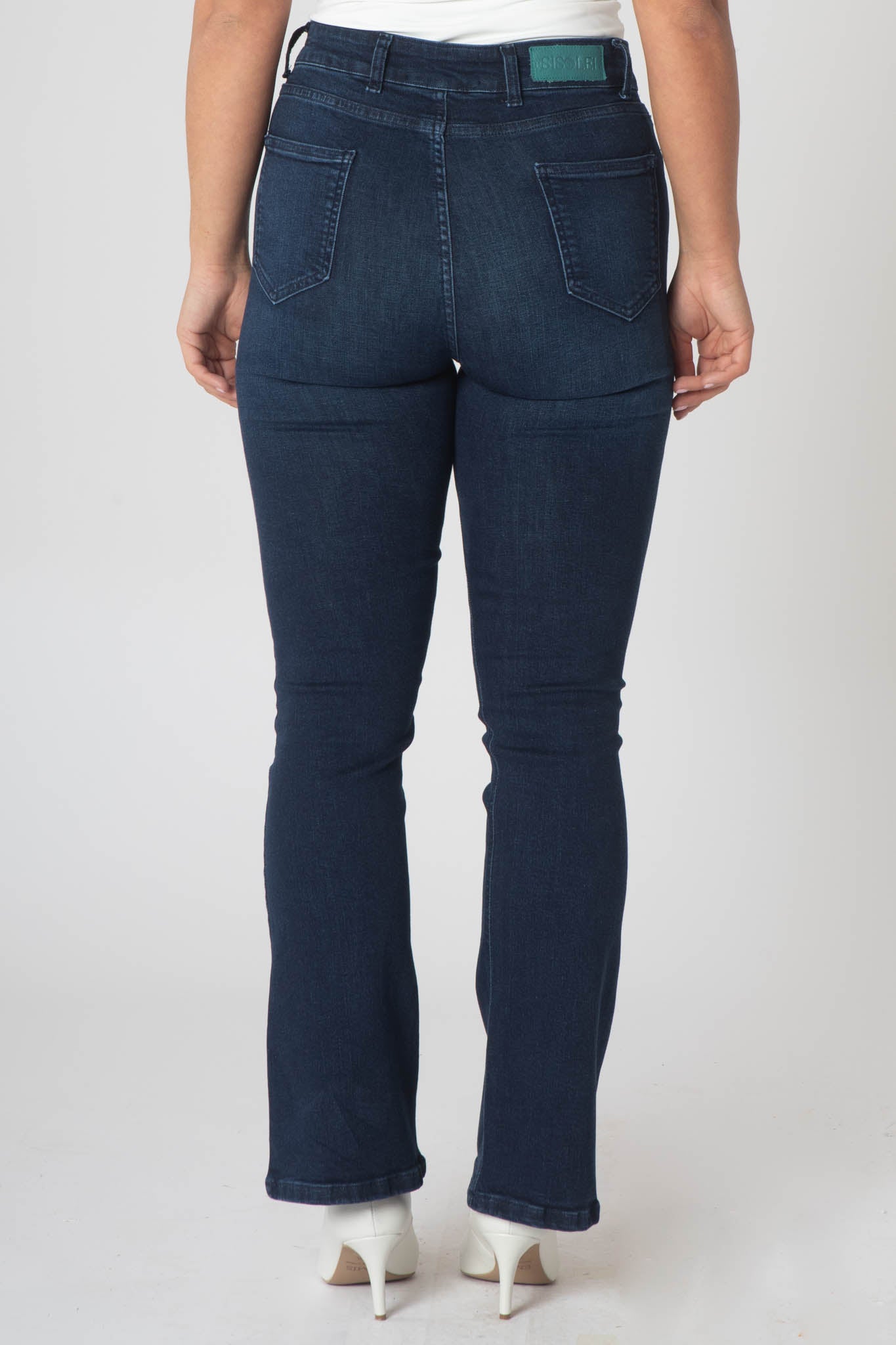 Zola Flared Jeans - Dark Wash