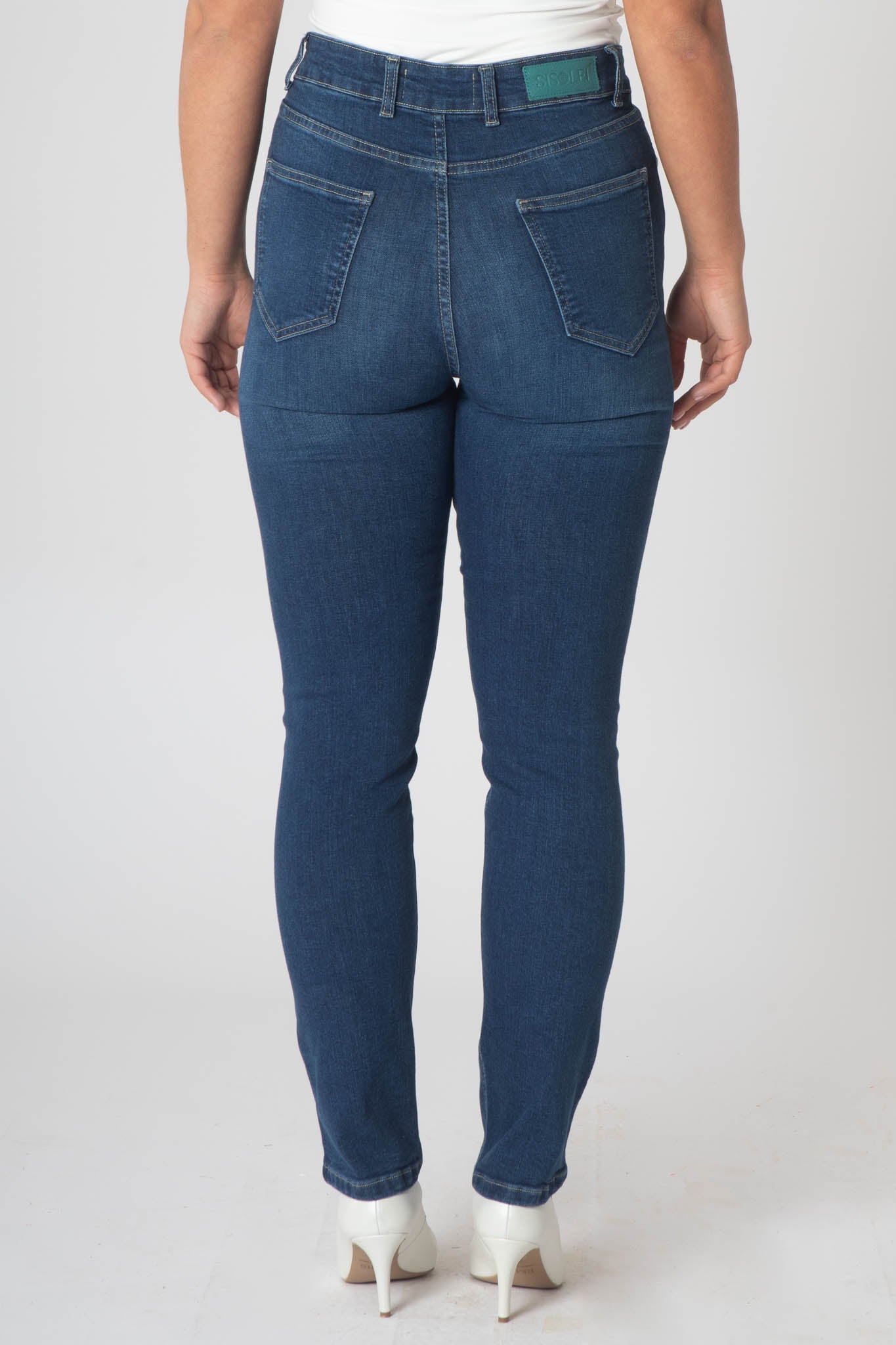 Sakura Regular Jeans - Mid Wash