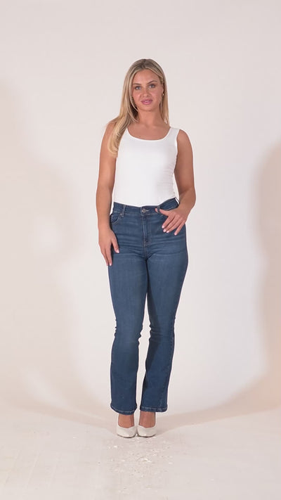 Zola Flared Jeans - Mid Wash