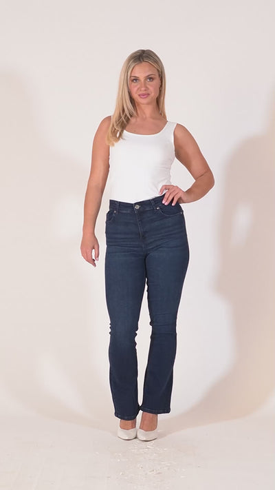 Zola Flared Jeans - Dark Wash