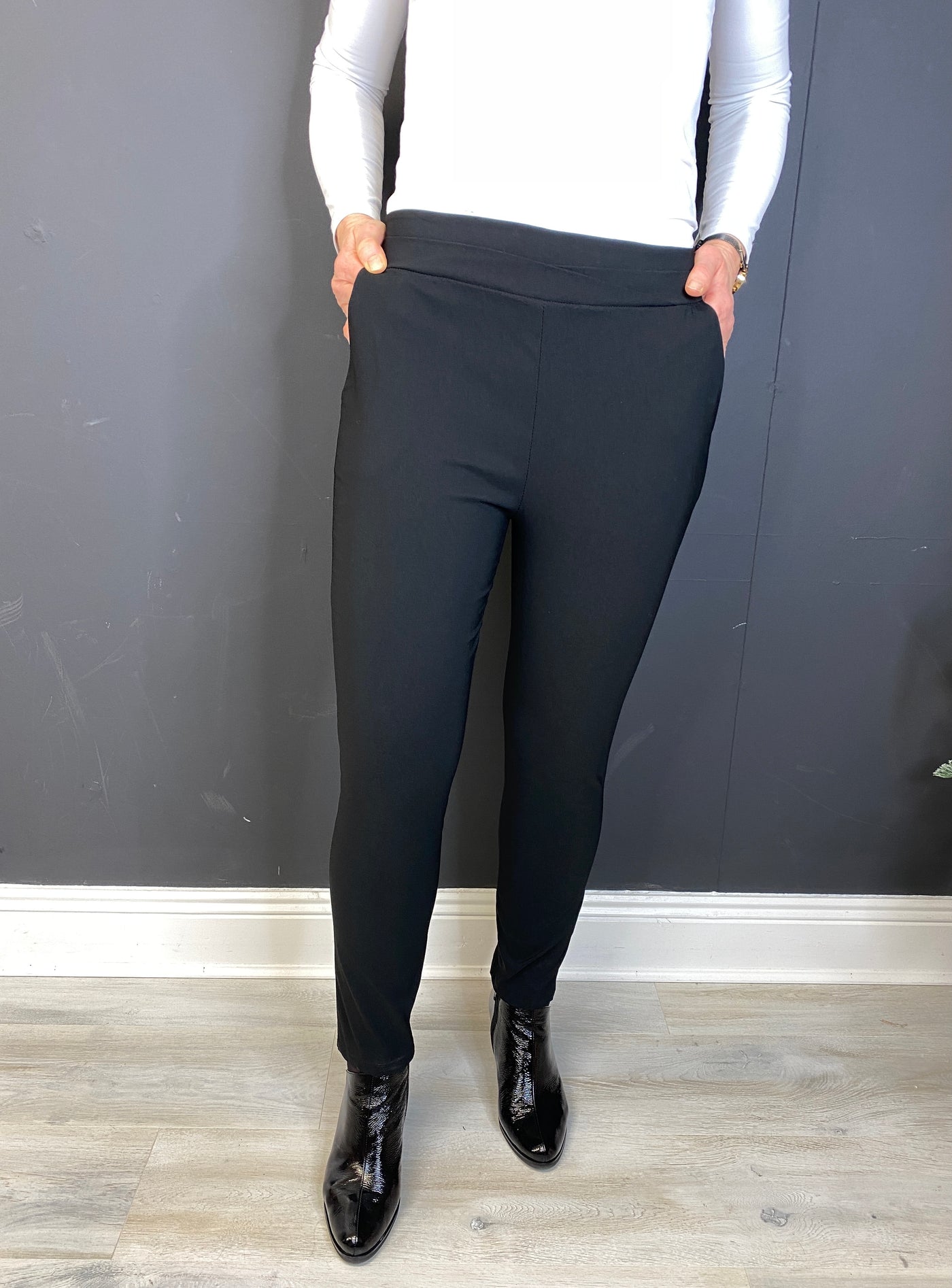 Black Trousers With Pockets