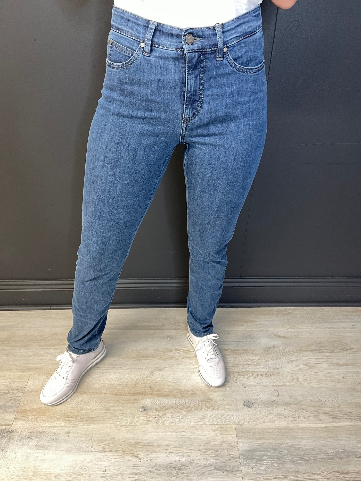 Mid-Denim Magic Fit Straight Leg Jeans